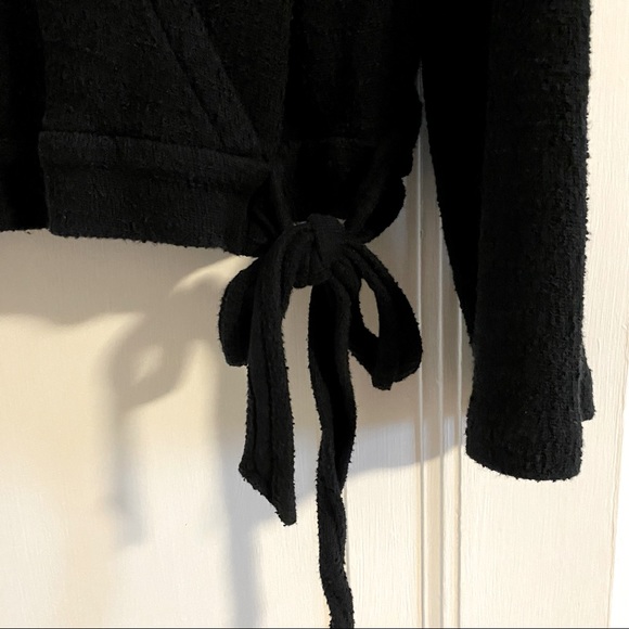 🖤 Texture & Thread Wrap Top 👚 - Picture 3 of 6